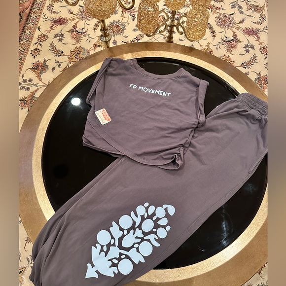 FP Movement Women's Hot Shot Logo
Crossover 2-Piece Set 🌸 - Picture 11 of 14